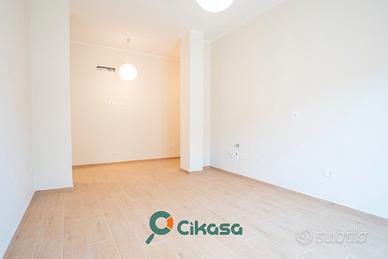 Bilocale ristrutturato con veranda