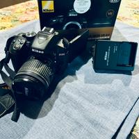 Nikon D5300 + 18-55 mm VR + Zaino + scatola