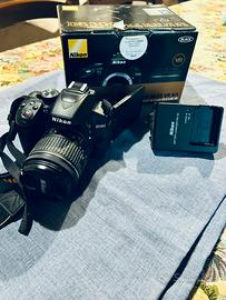 Nikon D5300 + 18-55 mm VR + Zaino + scatola