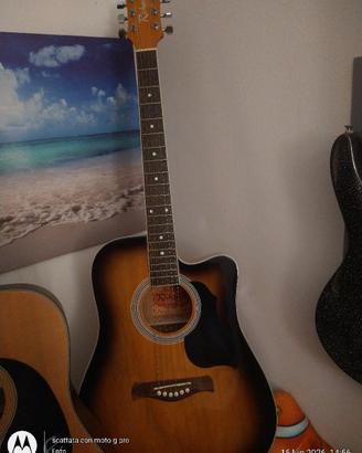 chitarra acustica amplificata 