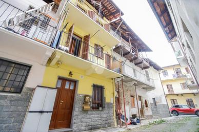 CASA DI CORTE A RIVAROLO CANAVESE