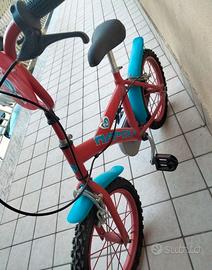 bicicletta blu e rossa del Napoli '16'