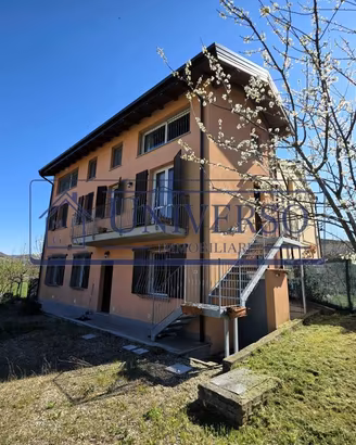 Villa di 262 m² con più di 5 locali e box auto dop
