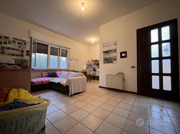 3 LOCALI A GALLIATE