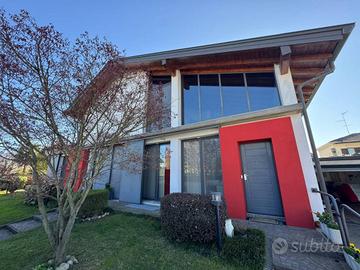 Villa di 400 m² con più di 5 locali e box auto dop