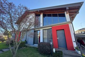 Villa di 400 m² con più di 5 locali e box auto dop