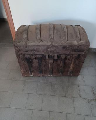 Baule da carrozza da restaurare