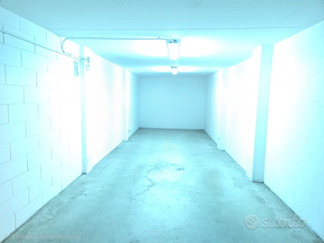 Box doppio di circa 32mq in zona centrale