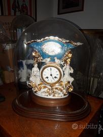 Vaso d’epoca con orologio