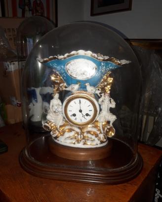 Vaso d’epoca con orologio