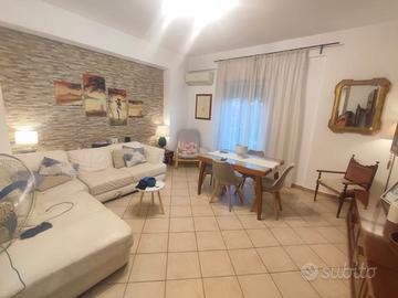 T.Natale piano rialzato con 2terrazzi e posto auto