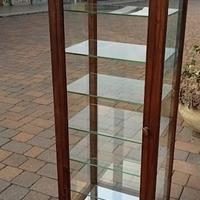 Vetrina a colonna in legno massello