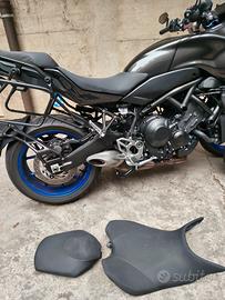 Selle Yamaha Niken anteriore e posteriore 