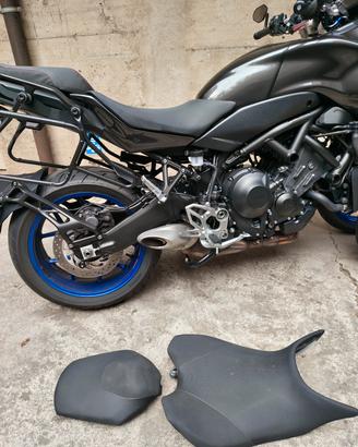 Selle Yamaha Niken anteriore e posteriore 