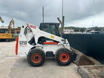 Bobcat S250 Mini pala gommata S250