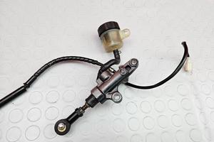 POMPA POSTERIORE YAMAHA R1 2004 2005 YZF 2006