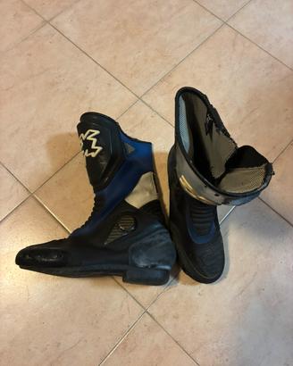 Stivali moto TG42 e minimoto usurati