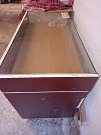 mobile espositore negozio