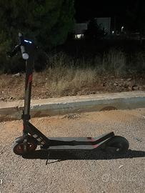 Monopattino elettrico aprilia