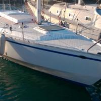 Barca a vela essenziale in posizione esclusiva