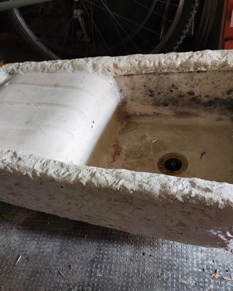 Lavabo da cucina in cemento