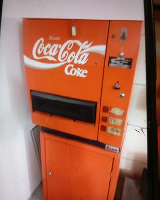 distributore  vintage per coca cola