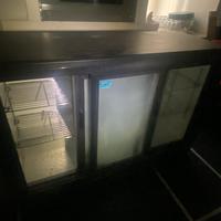 Vetrina refrigerata a 3 porte scorrevoli