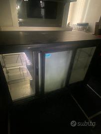 Vetrina refrigerata a 3 porte scorrevoli