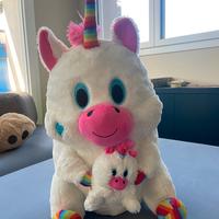 Peluche grande unicorno arcobaleno di HB Leisure