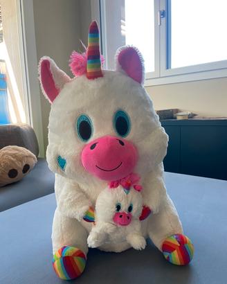 Peluche grande unicorno arcobaleno di HB Leisure