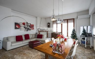 Lumoniso Quadrilocale con giardino privato e garag