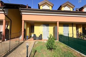 VILLA A SCHIERA A VOGHERA