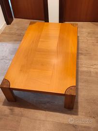 Tavolino basso tutto legno da salotto.