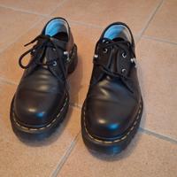 Dr. Martens 1461 Bex Stud in pelle liscia nera.