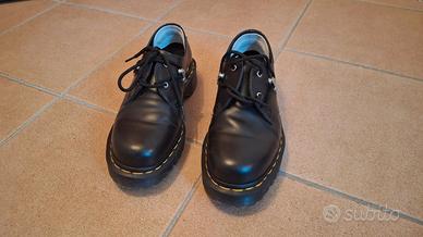 Dr. Martens 1461 Bex Stud in pelle liscia nera.