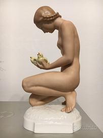 HUTSCHENREUTHER, RAGAZZA CON UCCELLINI, GERMANIA.