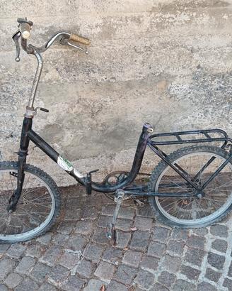 Bicicletta pieghevole vintage da restauro 