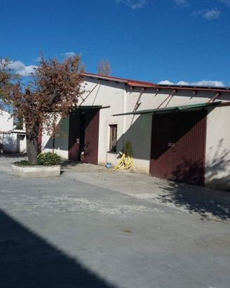 Attività / Licenza di 670 m² a Spello