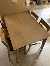 TAVOLO IN ROVERE CON 4 SEDIE   80X120 altezza 76cm