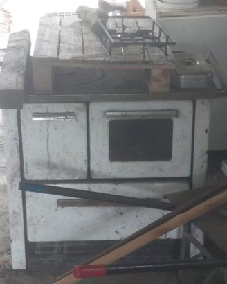 Cucina a legna da mettere a posto