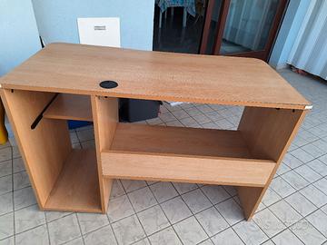 Scrivania sotto piano scorrevole / buco cavi PC