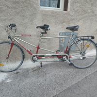 Bicicletta tandem 
