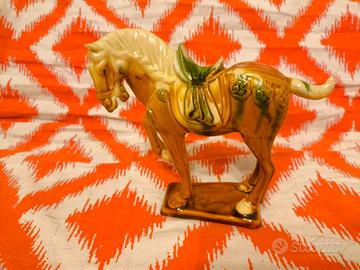 Cavallo in ceramica decorato
