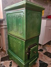 Stufa a legna in ghisa smaltata verde