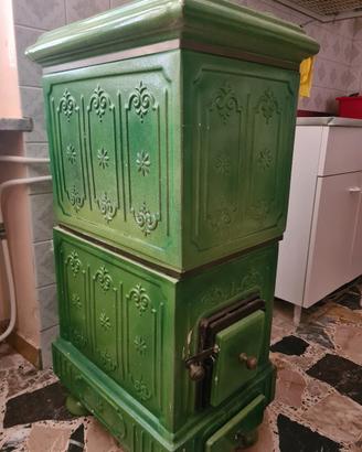 Stufa a legna in ghisa smaltata verde