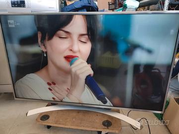 LG smart TV WiFi 
mod. 49UJ701V 49 pollici € 250