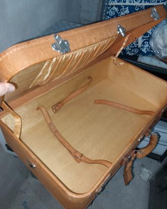 valigia di cartone finta pelle