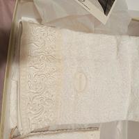 due coppie di asciugamani