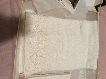 due coppie di asciugamani