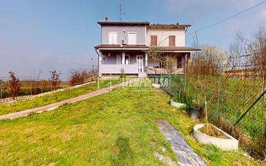 Porzione di casa con giardino privato